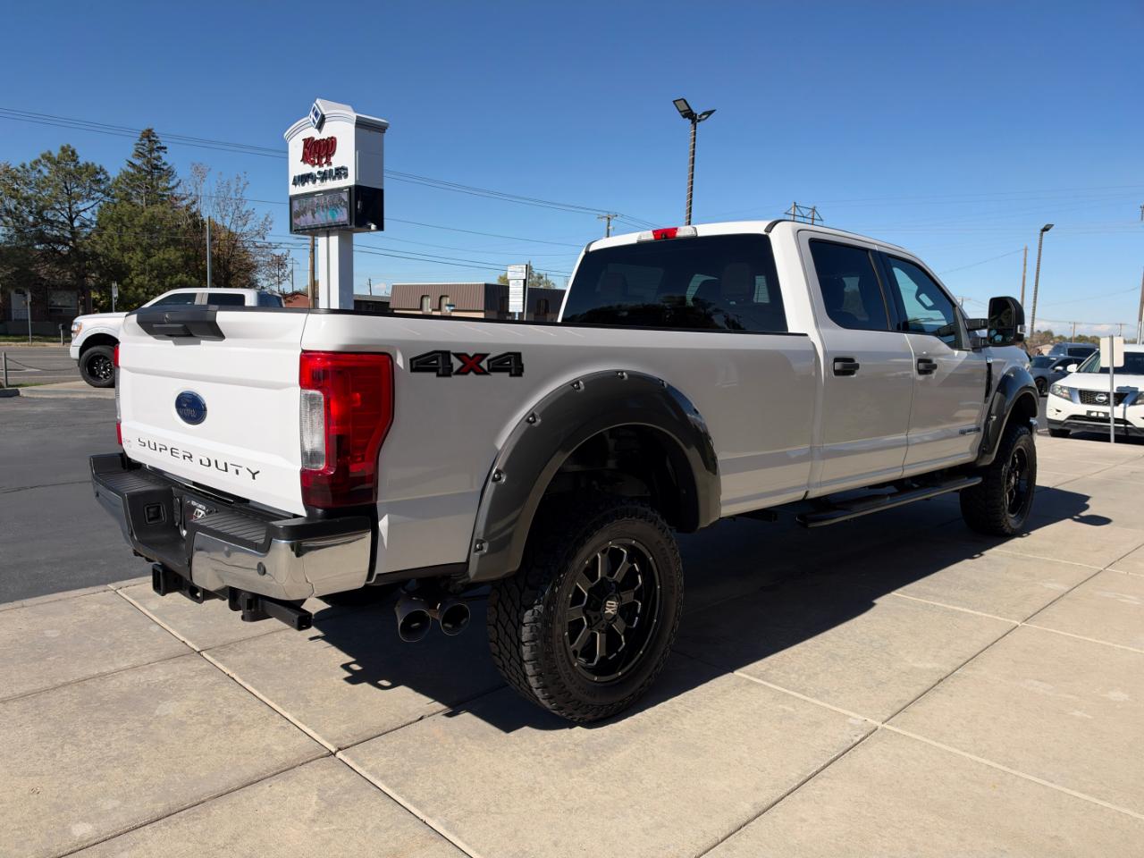 Ford Super Duty F-350 SRW XLT 4WD Crew Cab 8' Box 2017