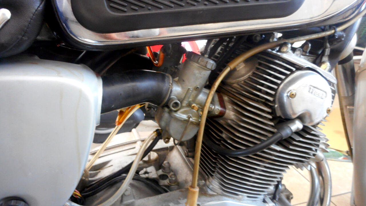 1965 Honda CB300FA 7