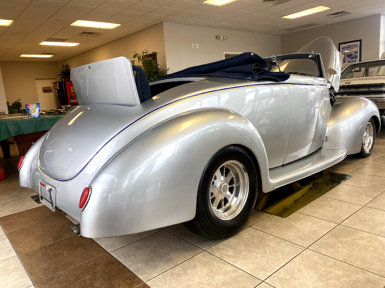 1940 Ford Roadster 5