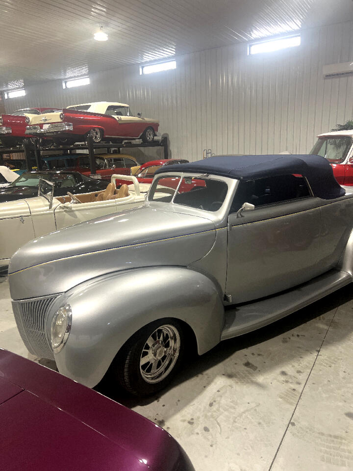 1940 Ford Roadster 2