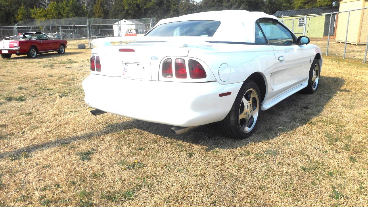 1996 Ford Mustang SVT Cobra 17