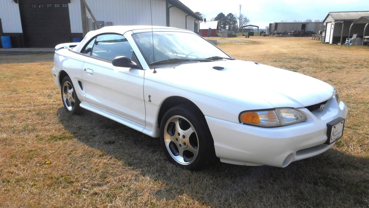 1996 Ford Mustang SVT Cobra 26