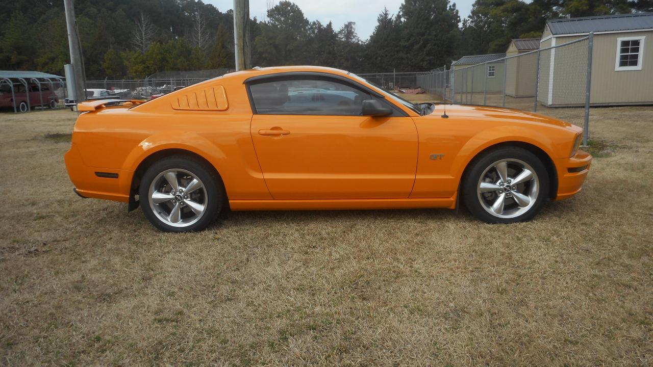 Ford Mustang GT Deluxe Coupe 2007