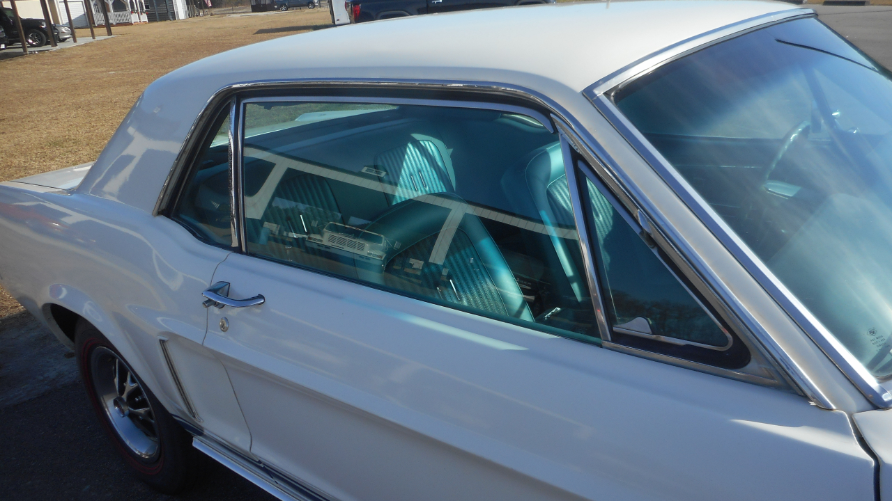 Ford Mustang 2-Door Sedan 1968