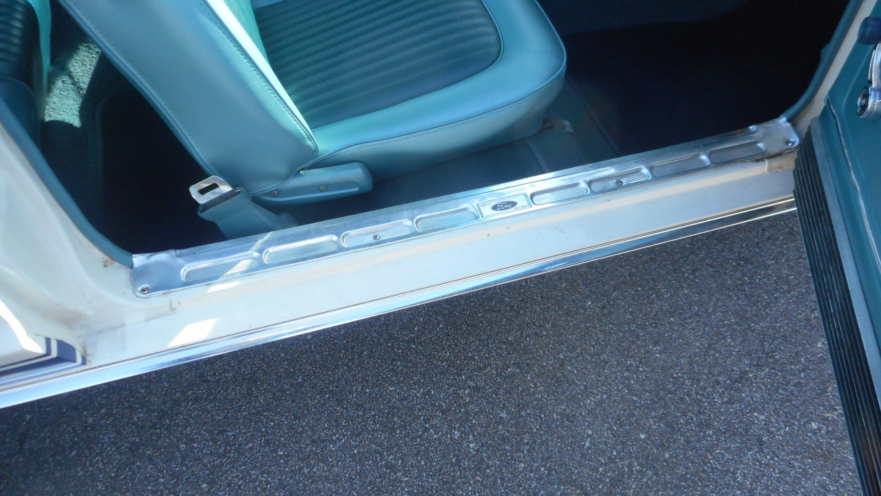 Ford Mustang 2-Door Sedan 1968