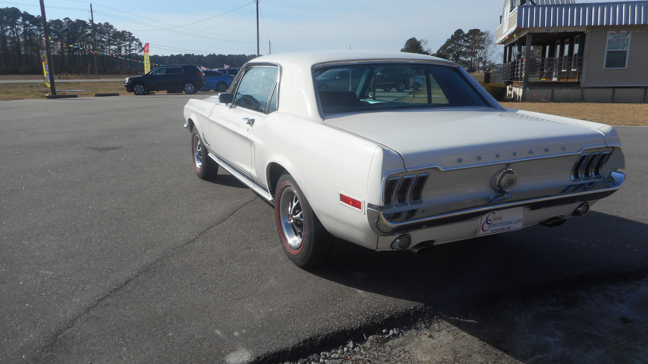 Ford Mustang 2-Door Sedan 1968