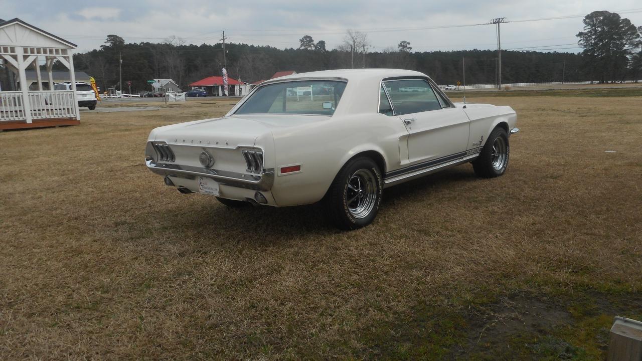 Ford Mustang 2-Door Sedan 1968