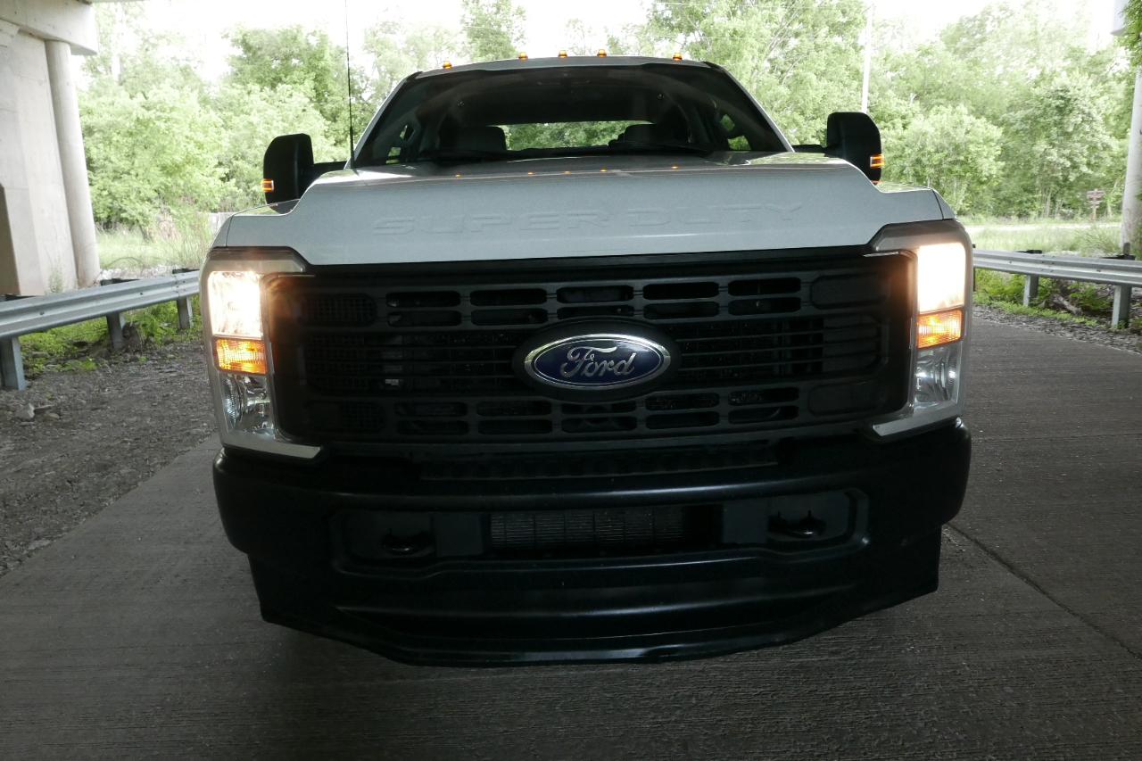 Ford Super Duty F-350 DRW XL 4WD Crew Cab 8' Box 2023
