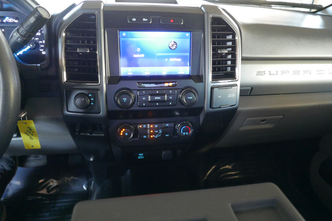 Ford Super Duty F-350 DRW XLT 4WD Crew Cab 8' Box 2022