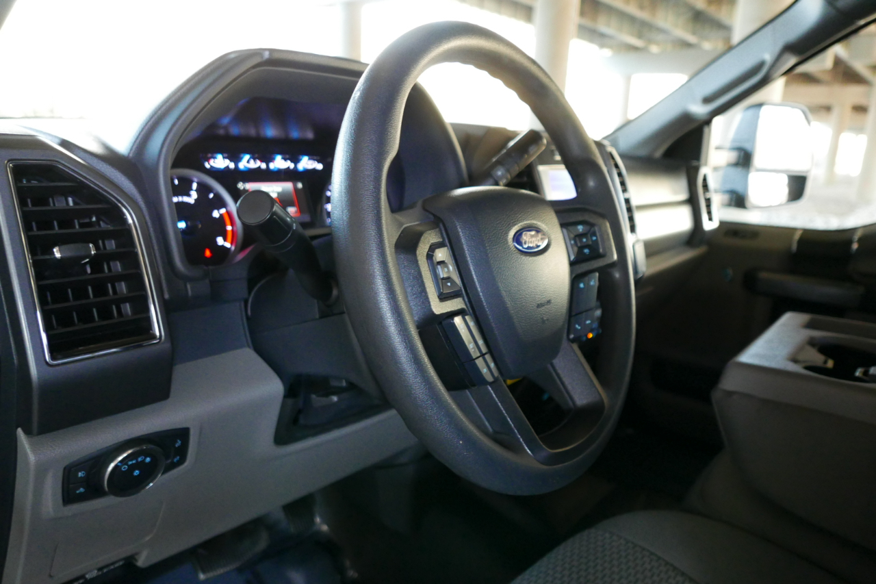 Ford Super Duty F-350 DRW XLT 4WD Crew Cab 8' Box 2022