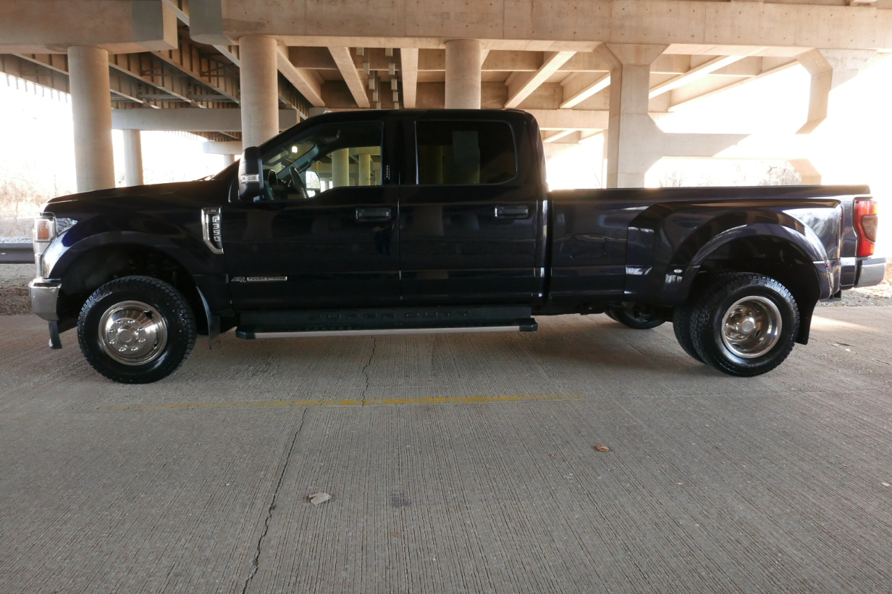Ford Super Duty F-350 DRW XLT 4WD Crew Cab 8' Box 2022