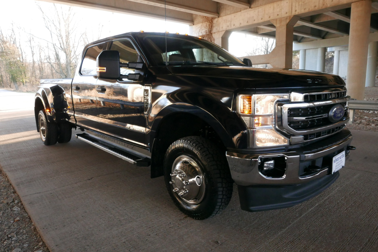 Ford Super Duty F-350 DRW XLT 4WD Crew Cab 8' Box 2022