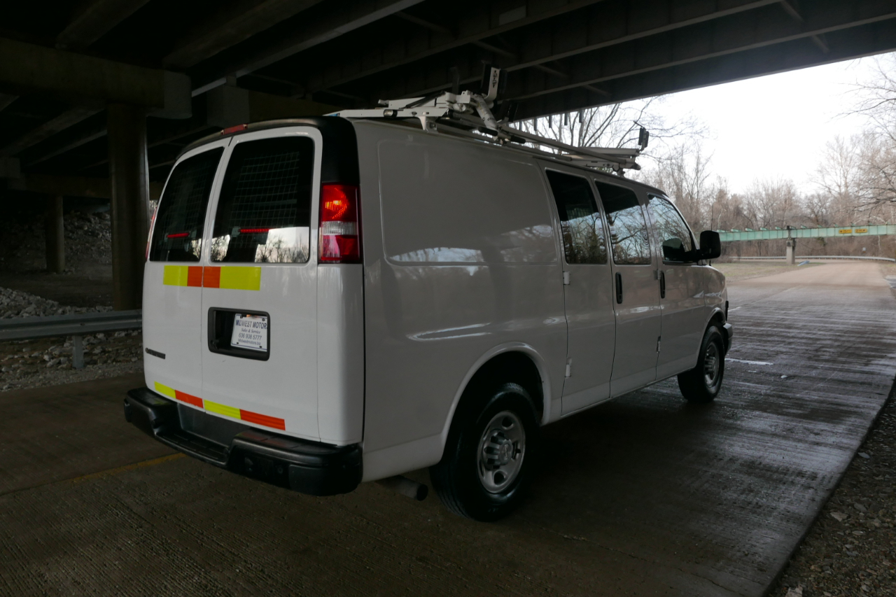 Chevrolet Express Cargo Van RWD 2500 135" 2018