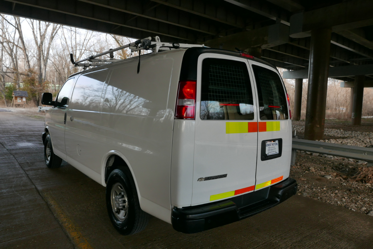 Chevrolet Express Cargo Van RWD 2500 135" 2018