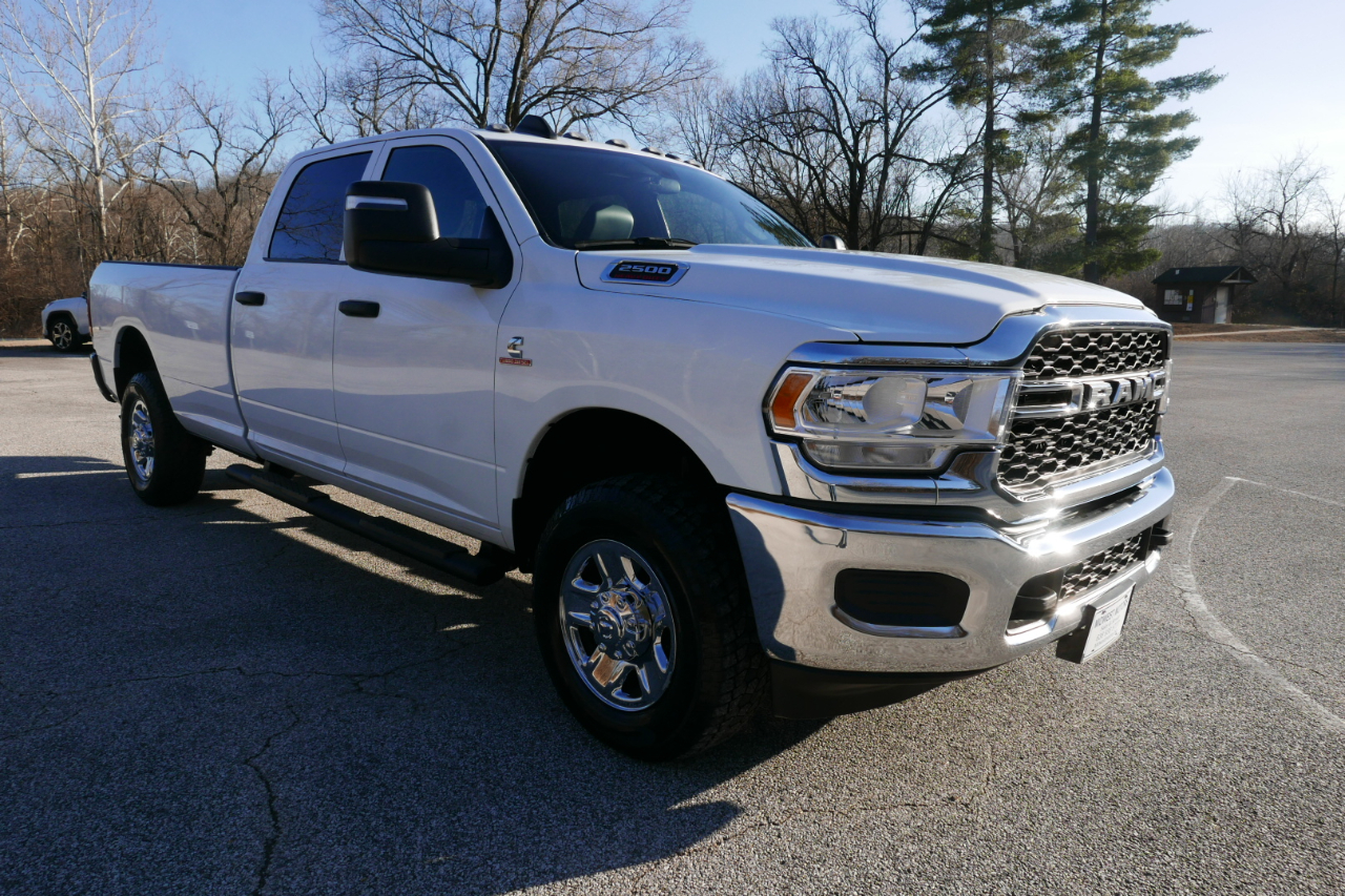 RAM 2500 Tradesman 4x4 Crew Cab 8' Box 2023