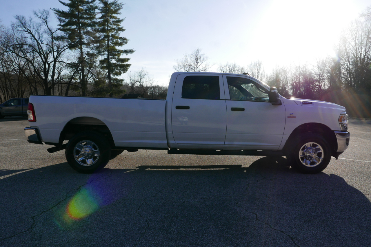 RAM 2500 Tradesman 4x4 Crew Cab 8' Box 2023