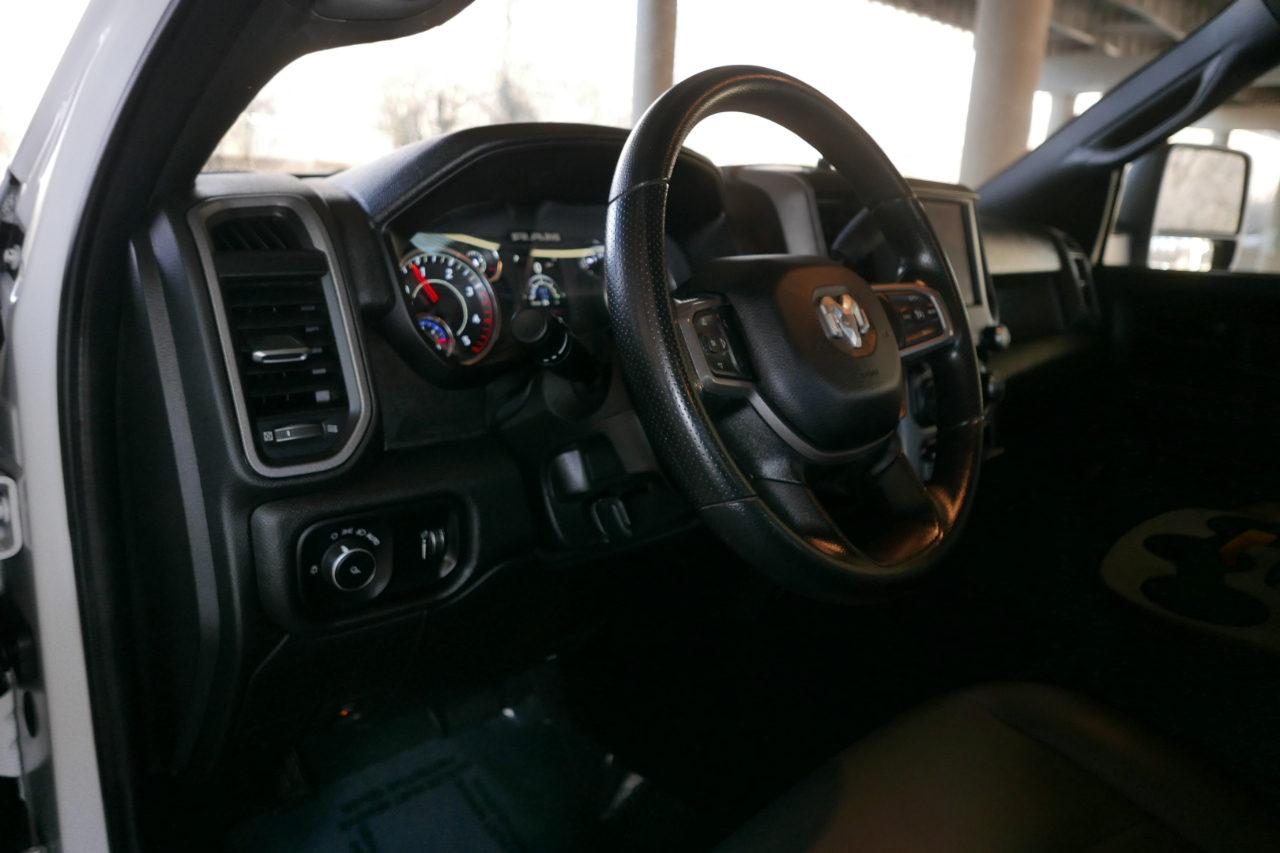 RAM 2500 Tradesman 4x4 Crew Cab 8' Box 2023