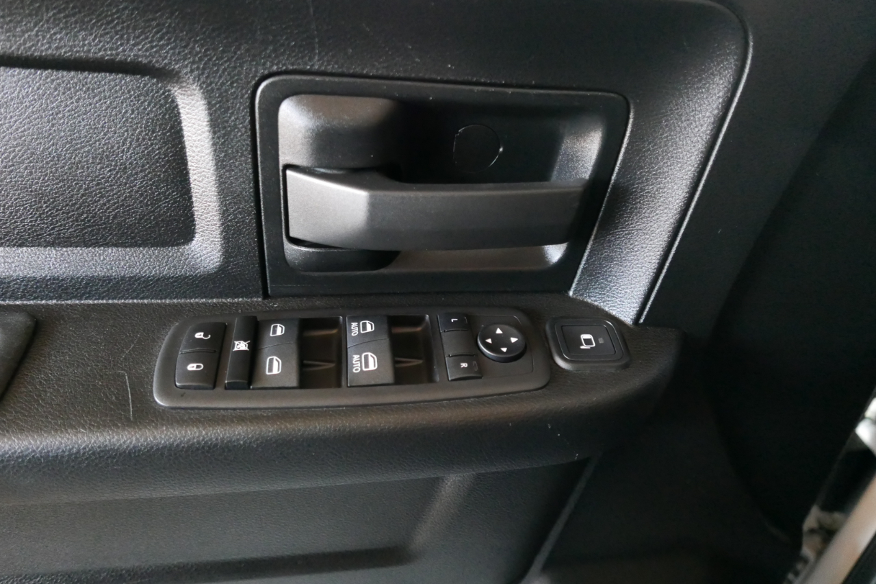 RAM 2500 Tradesman 4x4 Crew Cab 8' Box 2023