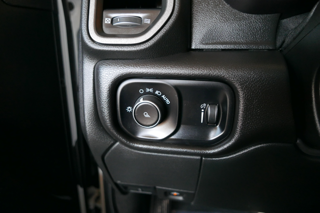 RAM 2500 Tradesman 4x4 Crew Cab 8' Box 2023