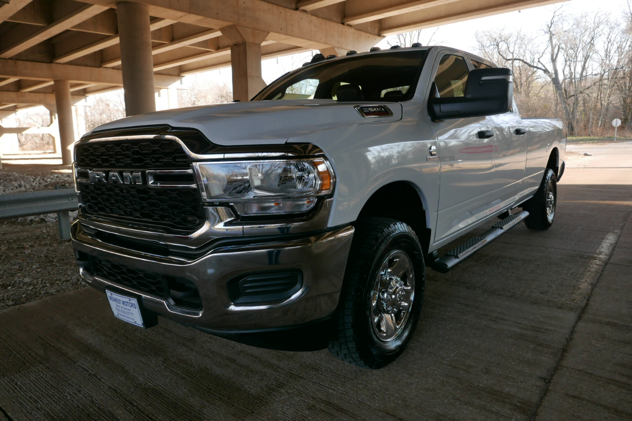RAM 2500 Tradesman 4x4 Crew Cab 8' Box 2023