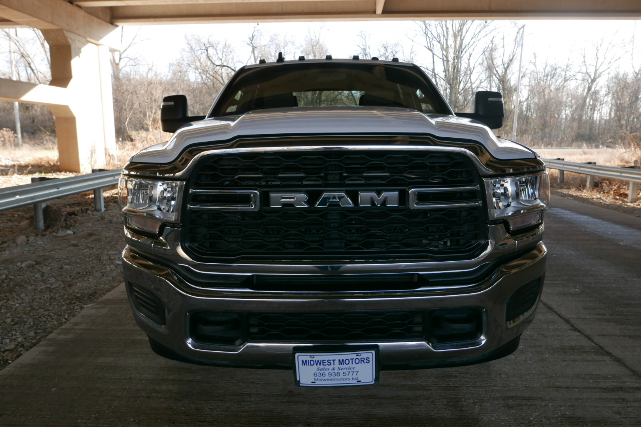 RAM 2500 Tradesman 4x4 Crew Cab 8' Box 2023