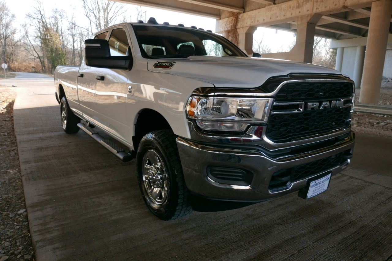 RAM 2500 Tradesman 4x4 Crew Cab 8' Box 2023
