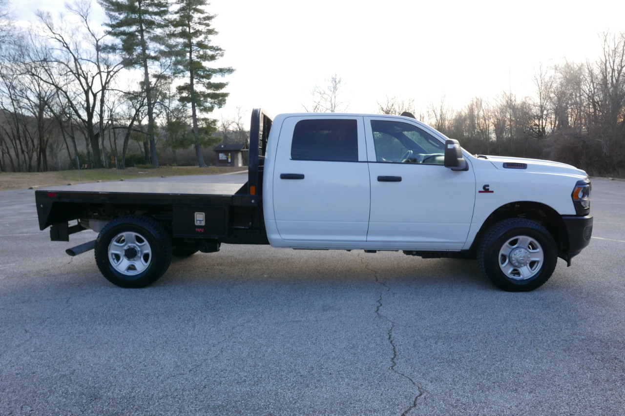 RAM 2500 Tradesman 4x4 Crew Cab 8' Box 2023