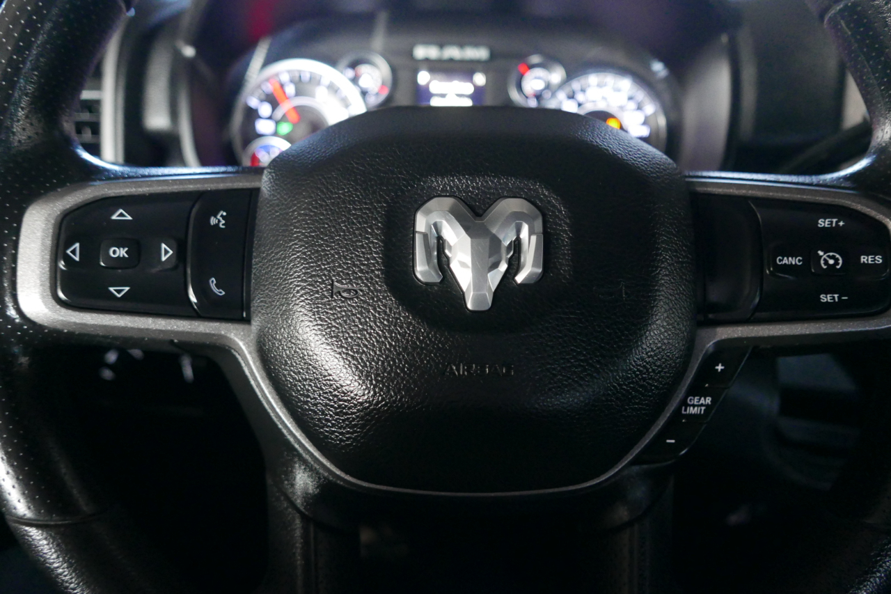 RAM 2500 Tradesman 4x4 Crew Cab 8' Box 2023