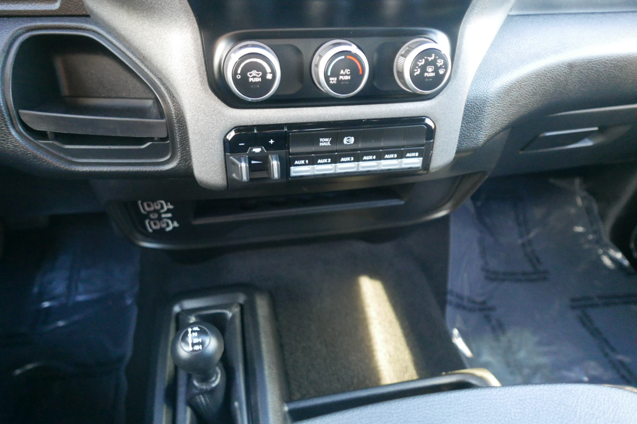 RAM 2500 Tradesman 4x4 Crew Cab 8' Box 2023