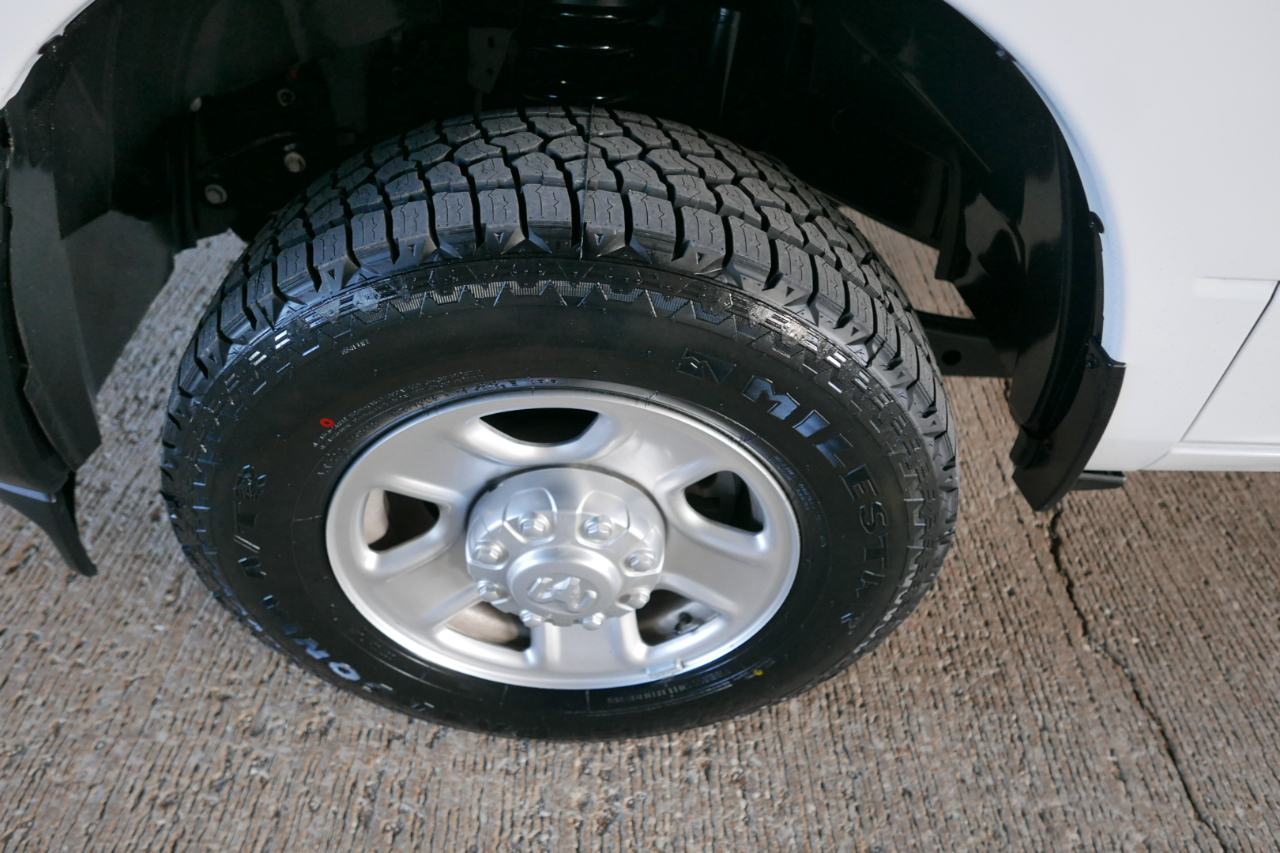 RAM 2500 Tradesman 4x4 Crew Cab 8' Box 2023