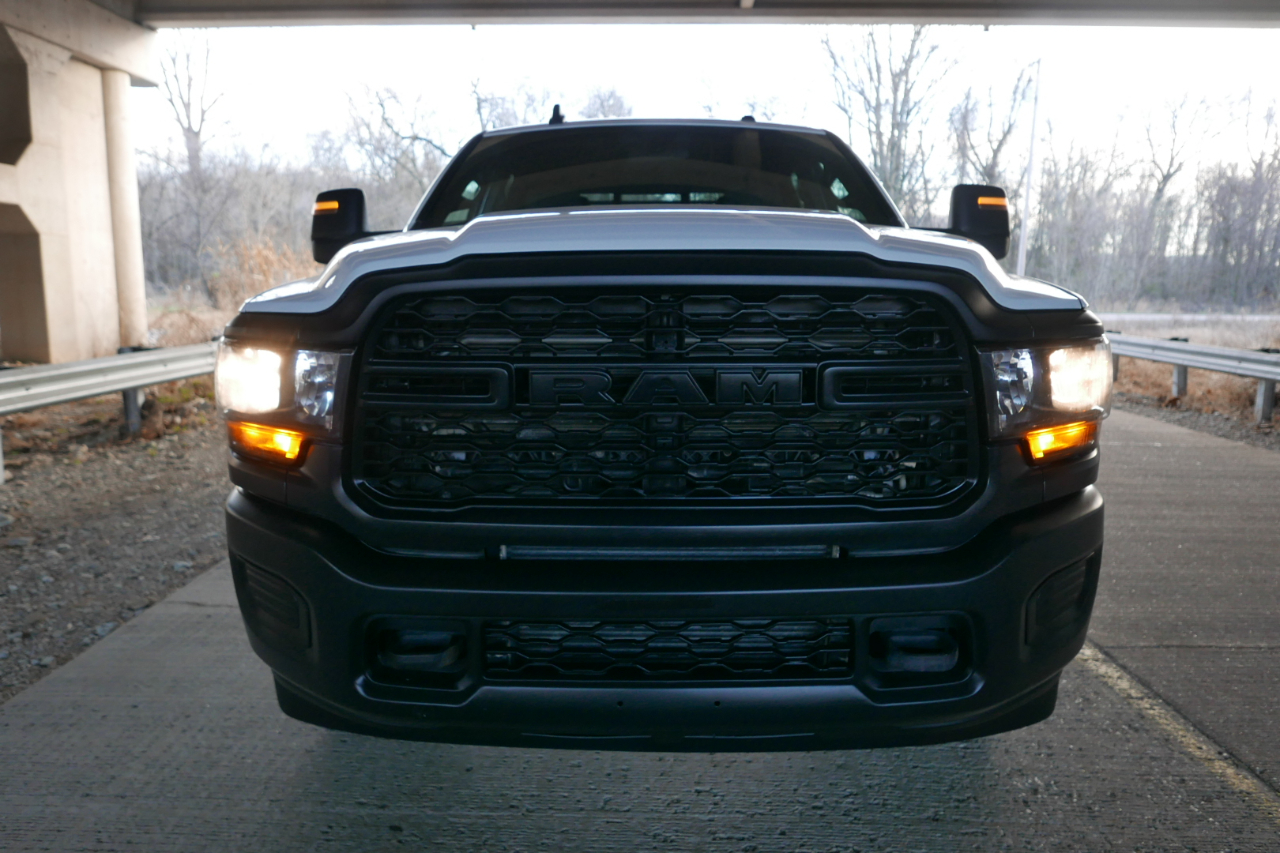 RAM 2500 Tradesman 4x4 Crew Cab 8' Box 2023