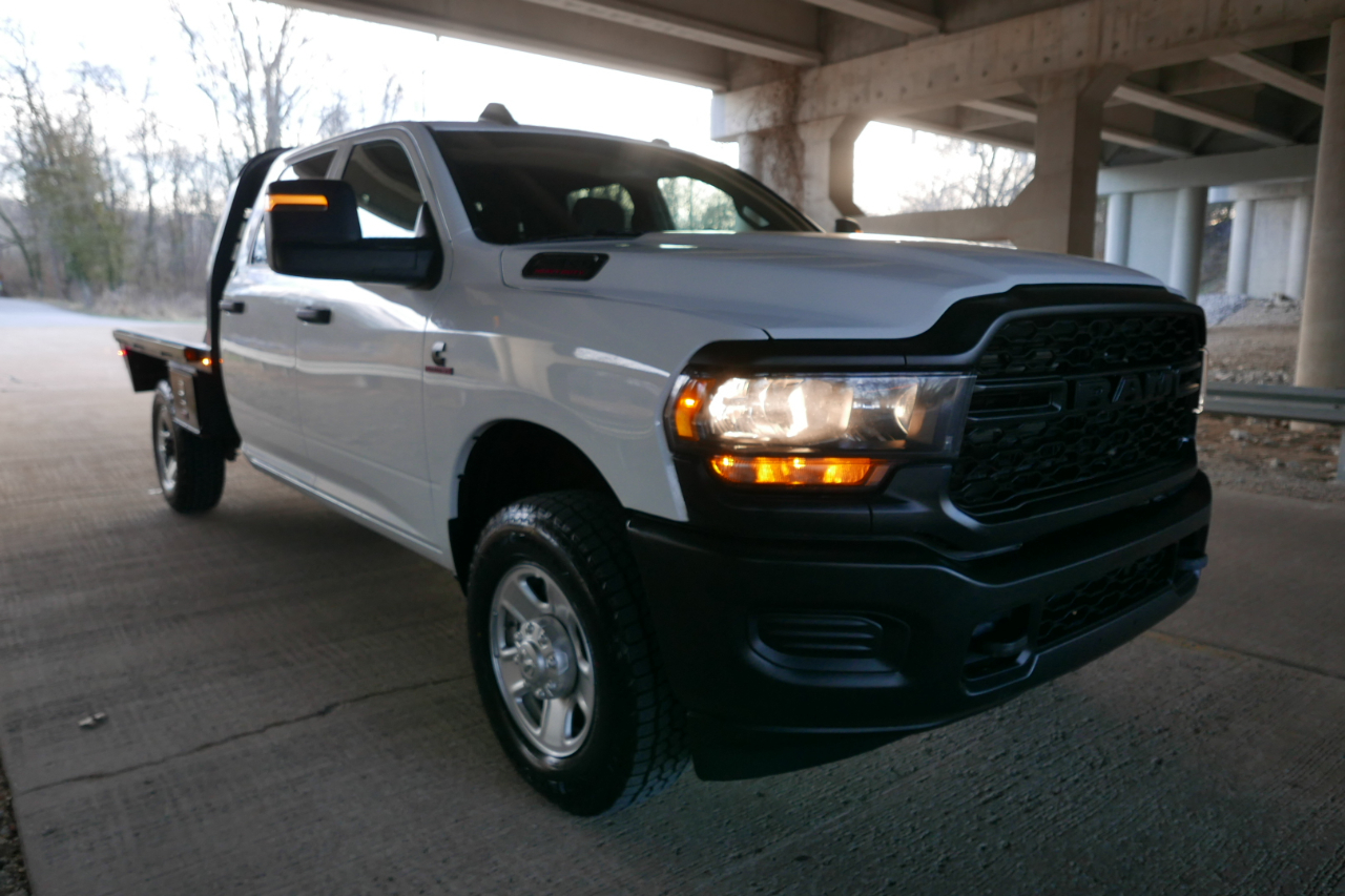RAM 2500 Tradesman 4x4 Crew Cab 8' Box 2023