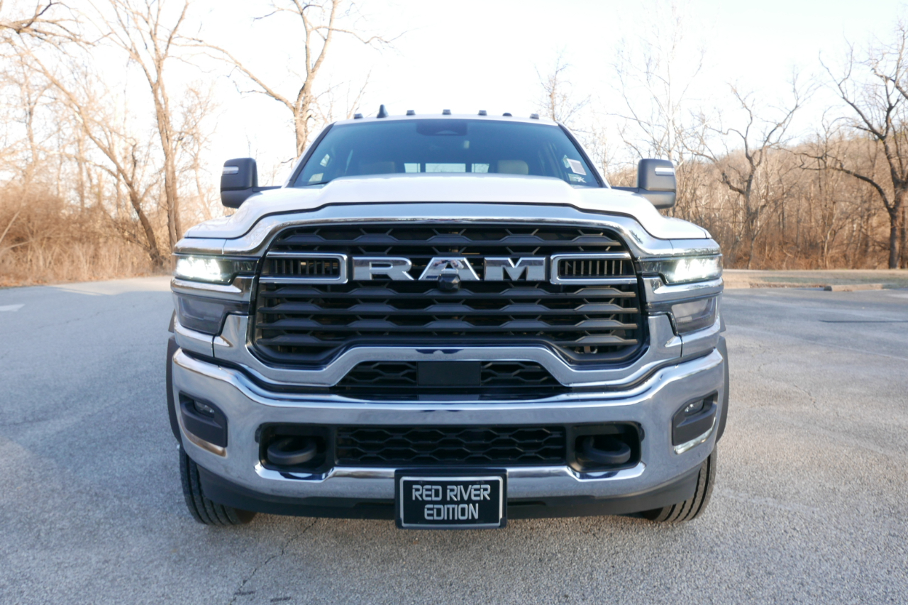 RAM 4500 Chassis Cab Tradesman 4x4 Crew Cab 60" CA 173.4" WB 2025