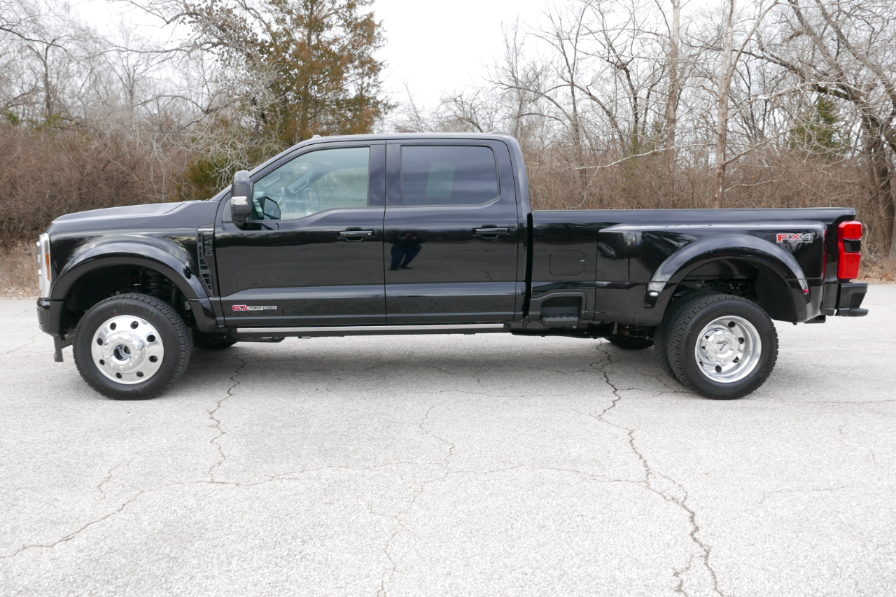 Ford Super Duty F-450 DRW Platinum 4WD Crew Cab 8' Box 2026