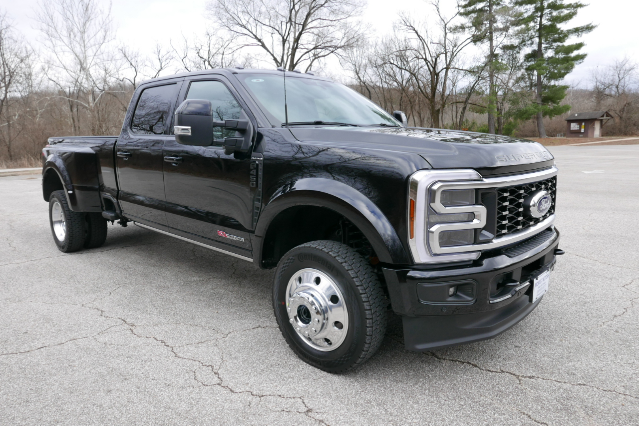 Ford Super Duty F-450 DRW Platinum 4WD Crew Cab 8' Box 2026