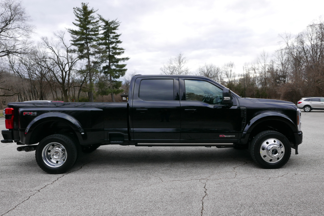 Ford Super Duty F-450 DRW Platinum 4WD Crew Cab 8' Box 2026