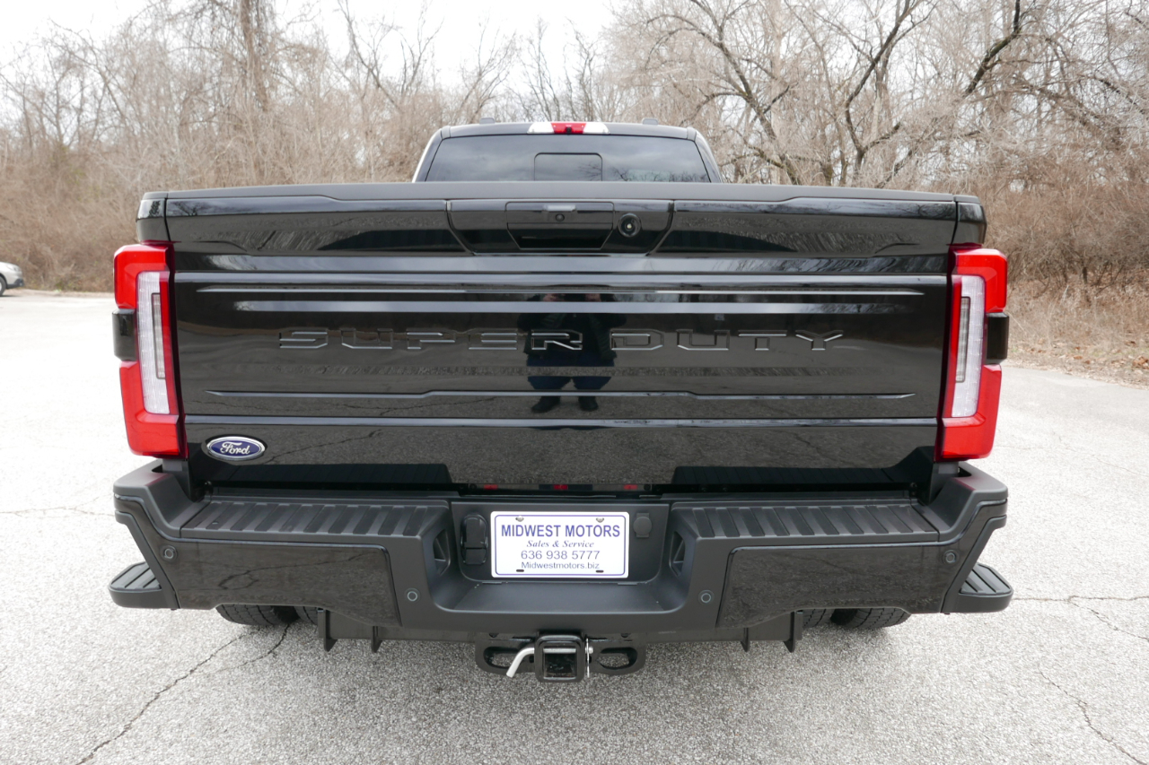 Ford Super Duty F-450 DRW Platinum 4WD Crew Cab 8' Box 2026
