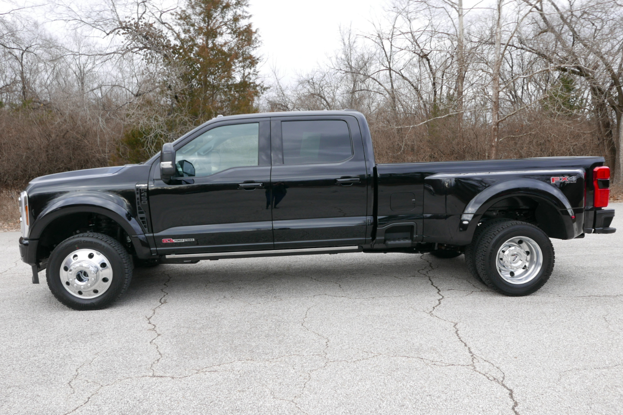 Ford Super Duty F-450 DRW Platinum 4WD Crew Cab 8' Box 2026
