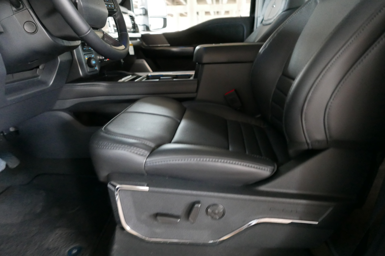 Ford Super Duty F-450 DRW Platinum 4WD Crew Cab 8' Box 2026