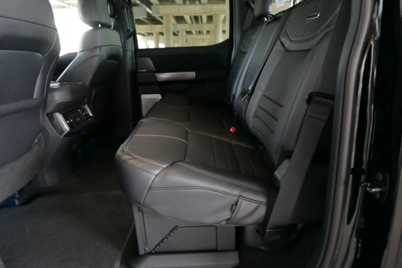 Ford Super Duty F-450 DRW Platinum 4WD Crew Cab 8' Box 2026