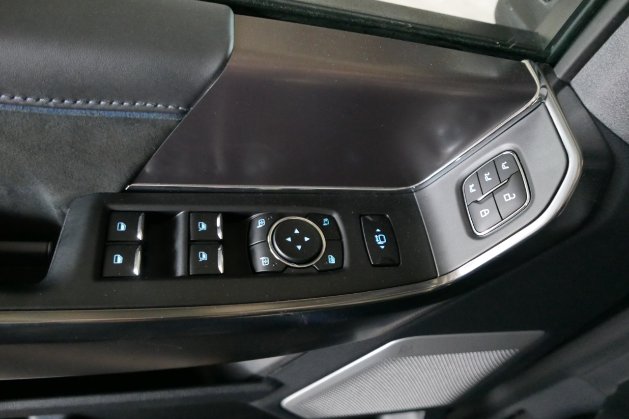 Ford Super Duty F-450 DRW Platinum 4WD Crew Cab 8' Box 2026