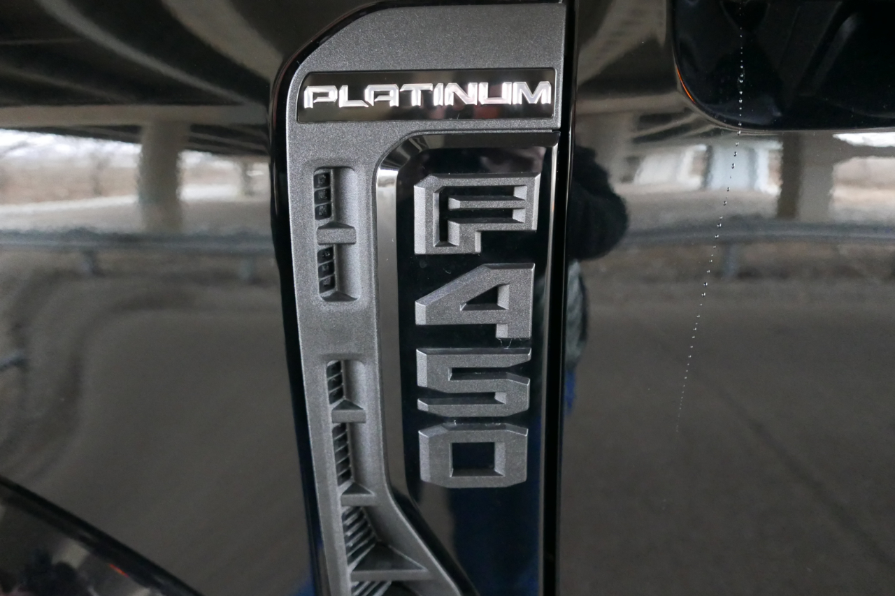 Ford Super Duty F-450 DRW Platinum 4WD Crew Cab 8' Box 2026