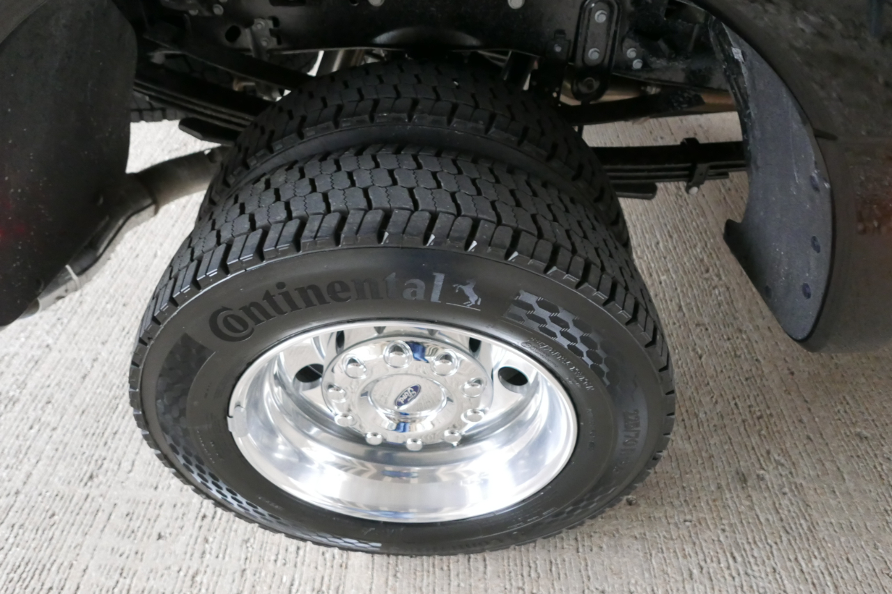 Ford Super Duty F-450 DRW Platinum 4WD Crew Cab 8' Box 2026