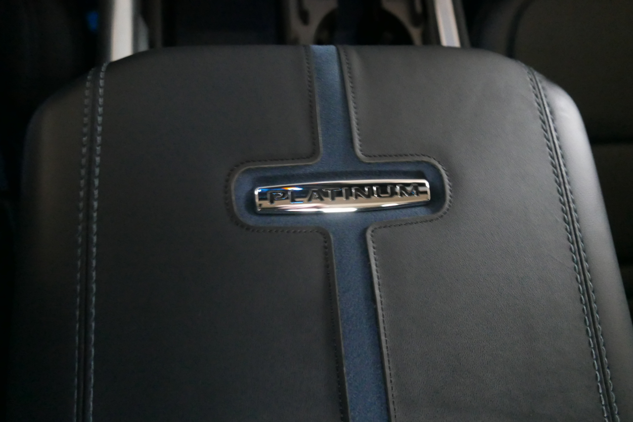 Ford Super Duty F-450 DRW Platinum 4WD Crew Cab 8' Box 2026