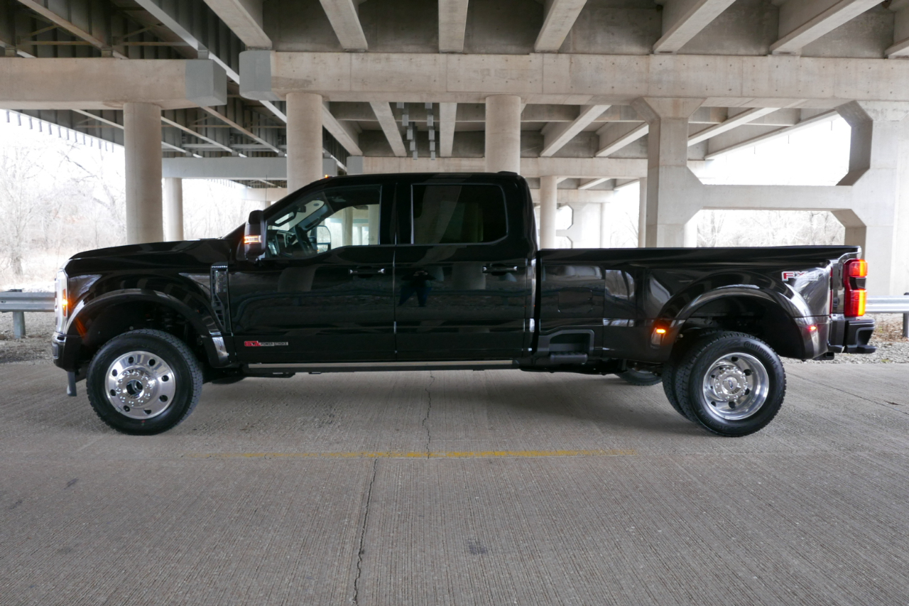 Ford Super Duty F-450 DRW Platinum 4WD Crew Cab 8' Box 2026