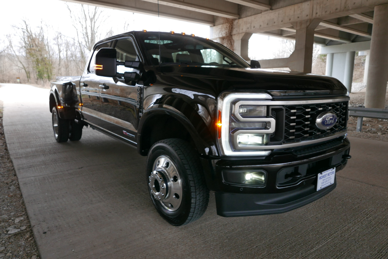 Ford Super Duty F-450 DRW Platinum 4WD Crew Cab 8' Box 2026