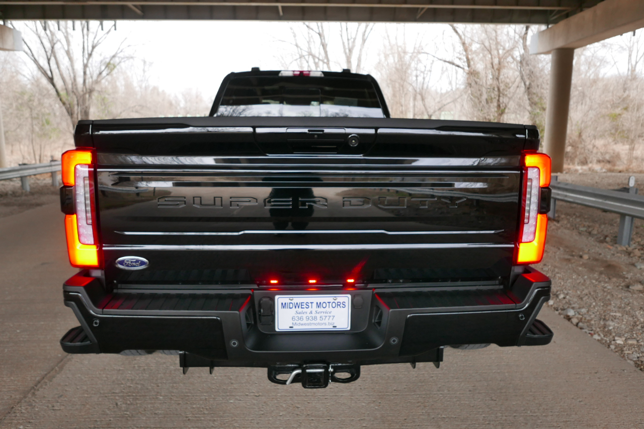 Ford Super Duty F-450 DRW Platinum 4WD Crew Cab 8' Box 2026