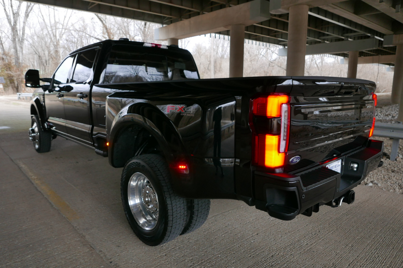 Ford Super Duty F-450 DRW Platinum 4WD Crew Cab 8' Box 2026