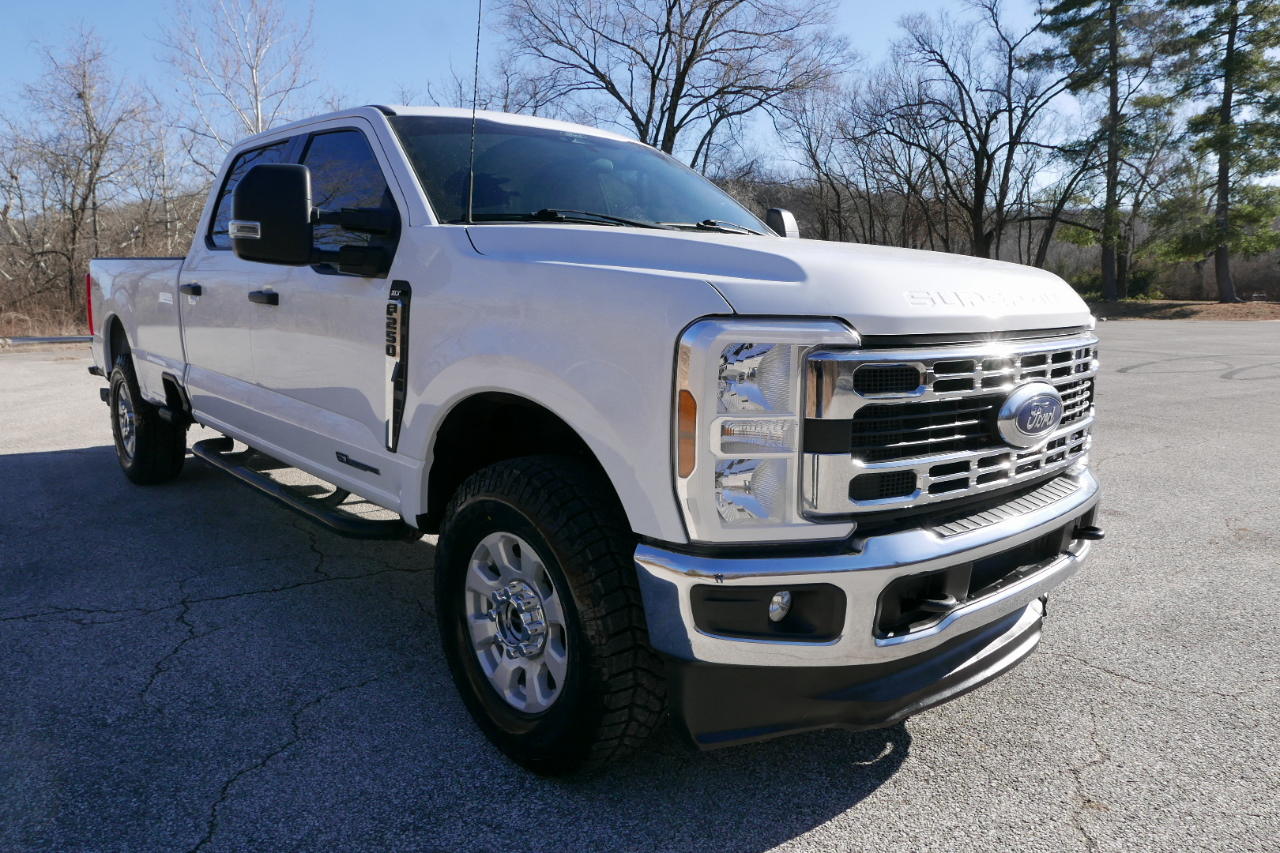 Ford Super Duty F-250 SRW XLT 4WD Crew Cab 8' Box 2024