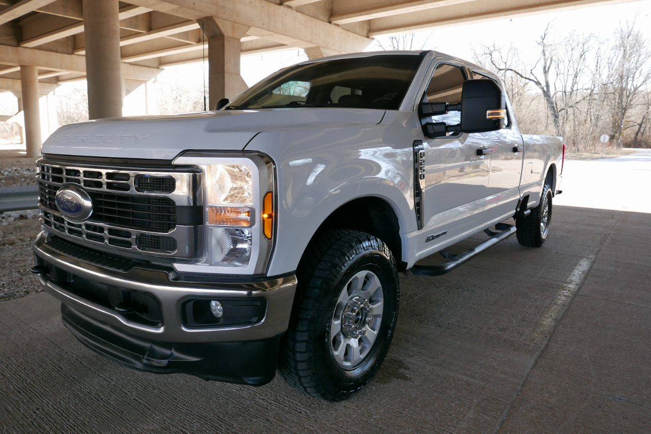 Ford Super Duty F-250 SRW XLT 4WD Crew Cab 8' Box 2024